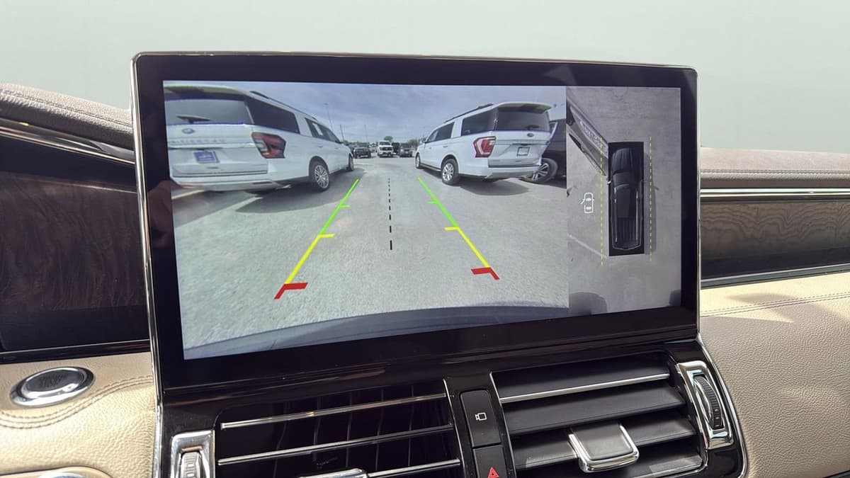 2022 Lincoln Navigator - Image 19