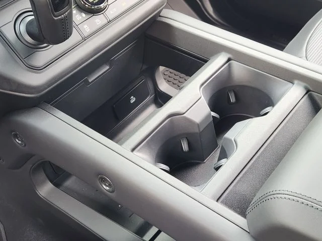 2026 Land Rover Defender 110 - Image 15