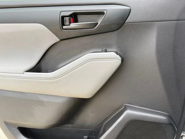 2023 Toyota Highlander - Image 51