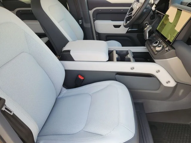 2026 Land Rover Defender 110 - Image 14