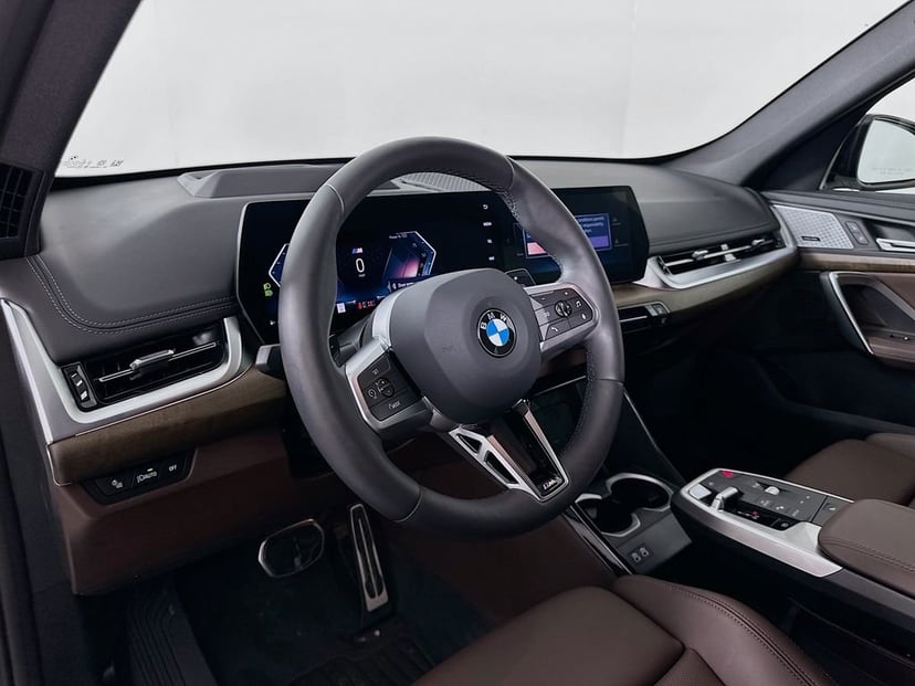 2025 BMW X1 - Image 9
