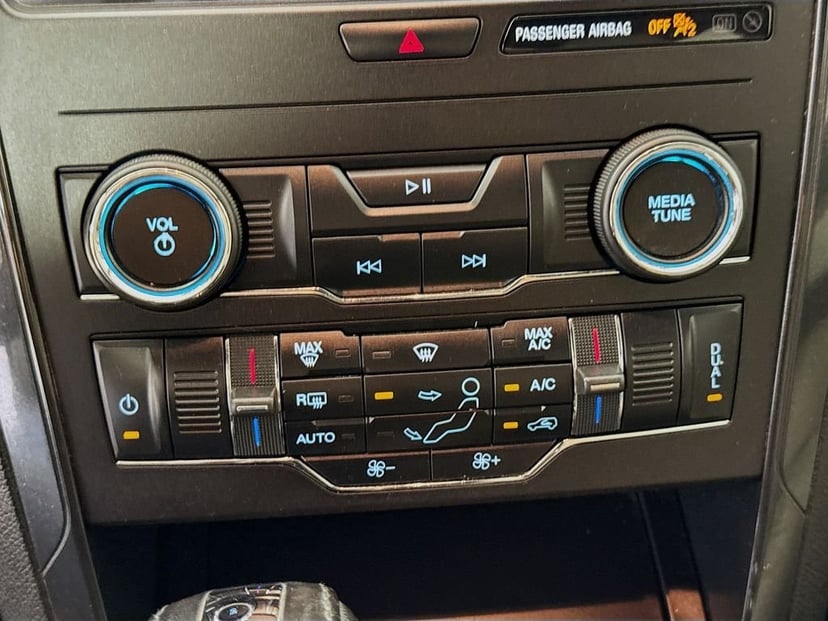2018 Ford Explorer - Image 18
