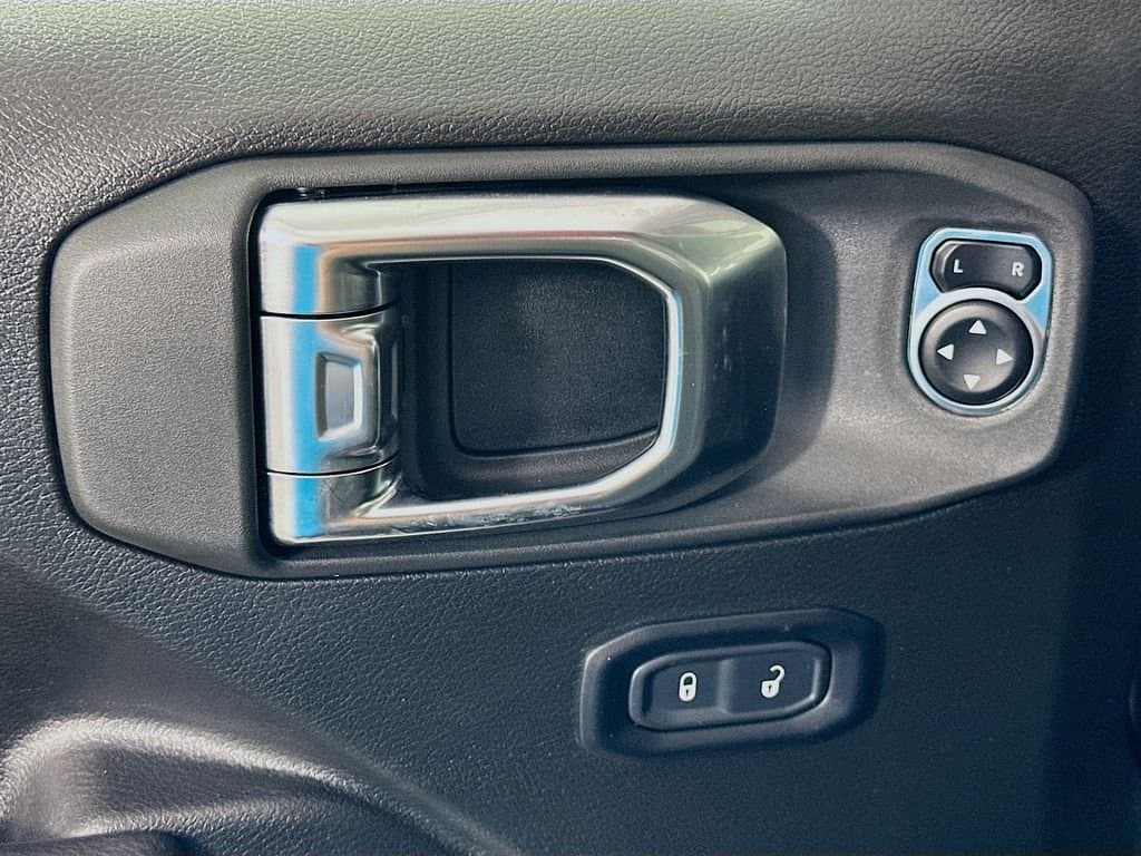 2025 Jeep Wrangler - Image 17