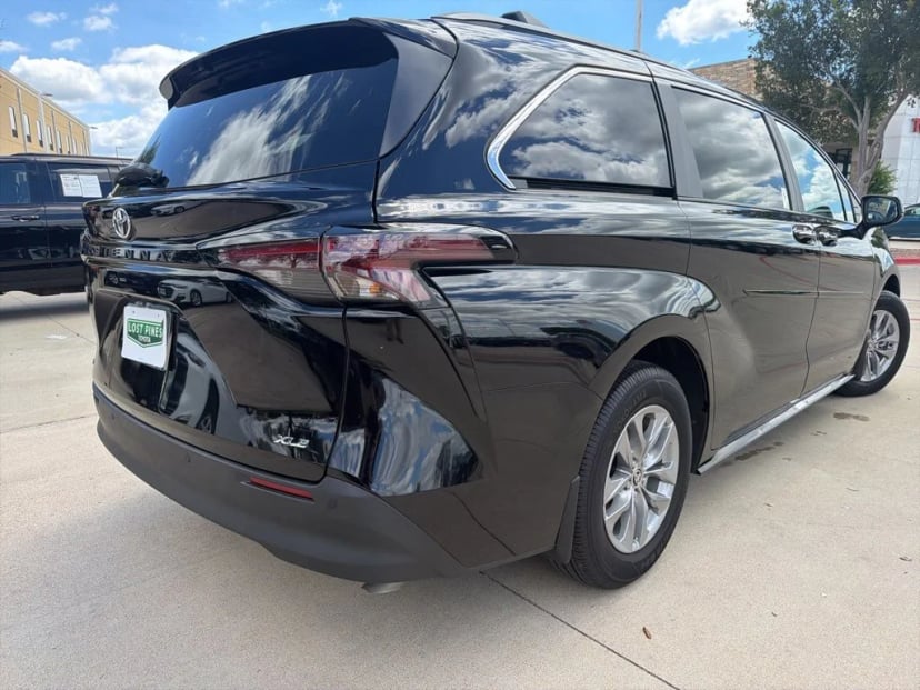2026 Toyota Sienna - Image 21