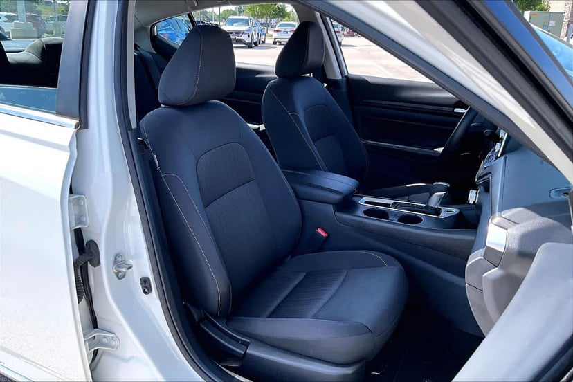 2025 Nissan Altima - Image 9