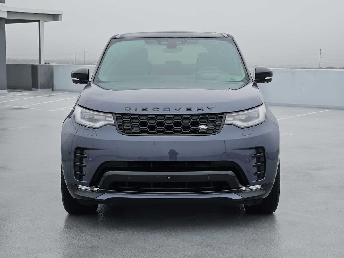 2025 Land Rover Discovery - Image 2