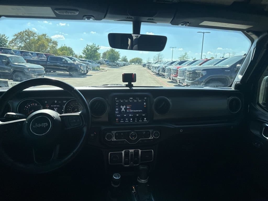 2022 Jeep Gladiator - Image 21