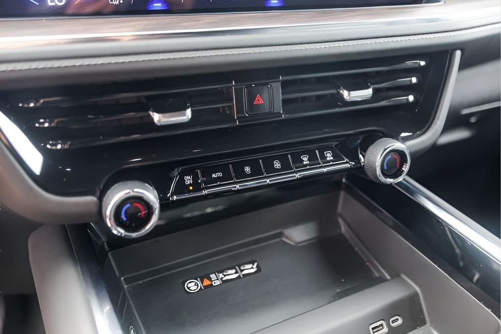 2025 Chevrolet Tahoe - Image 22