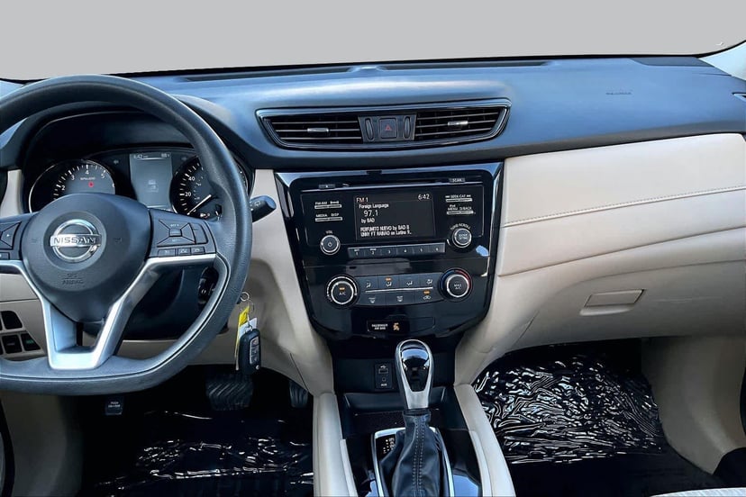 2017 Nissan Rogue - Image 7