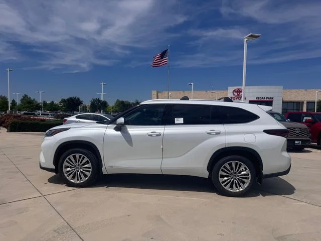 2026 Toyota Highlander Hybrid - Image 7