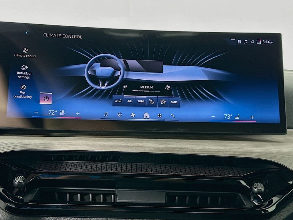 2025 BMW 4 Series - Image 16