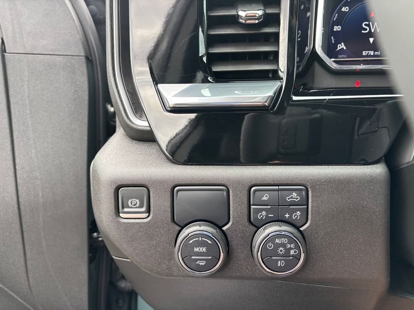 2025 Chevrolet Silverado 1500 - Image 24
