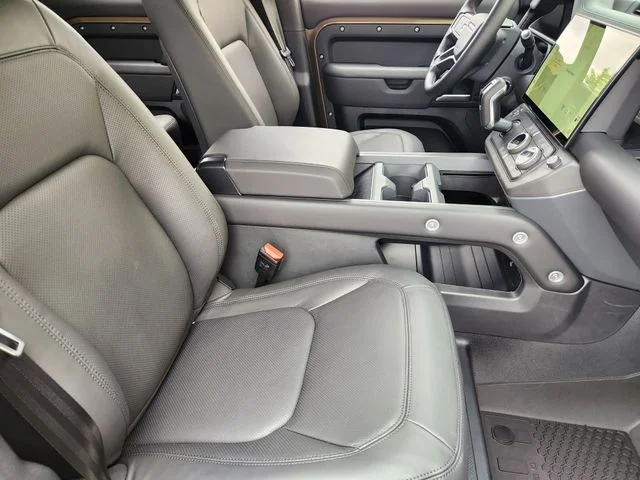 2026 Land Rover Defender 110 - Image 10