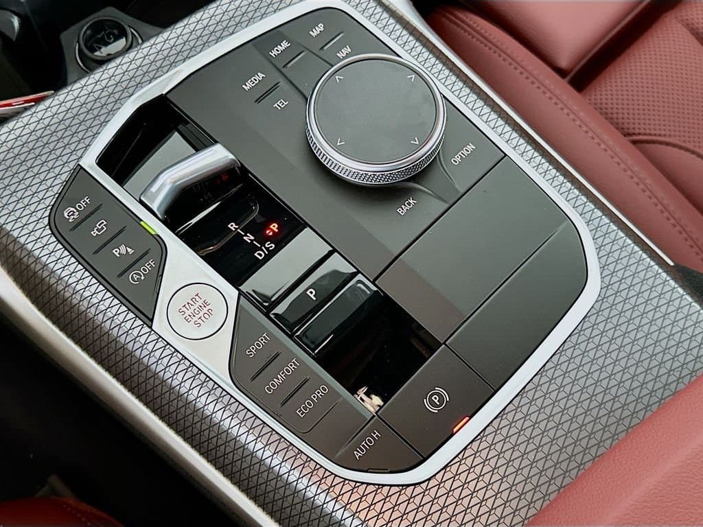 2025 BMW 4 Series - Image 15