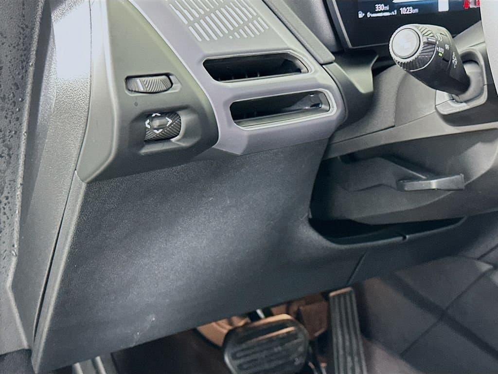 2025 BMW 2 Series - Image 10