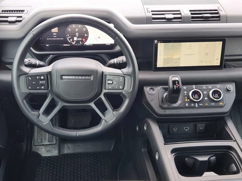 2024 Land Rover Defender - Image 27