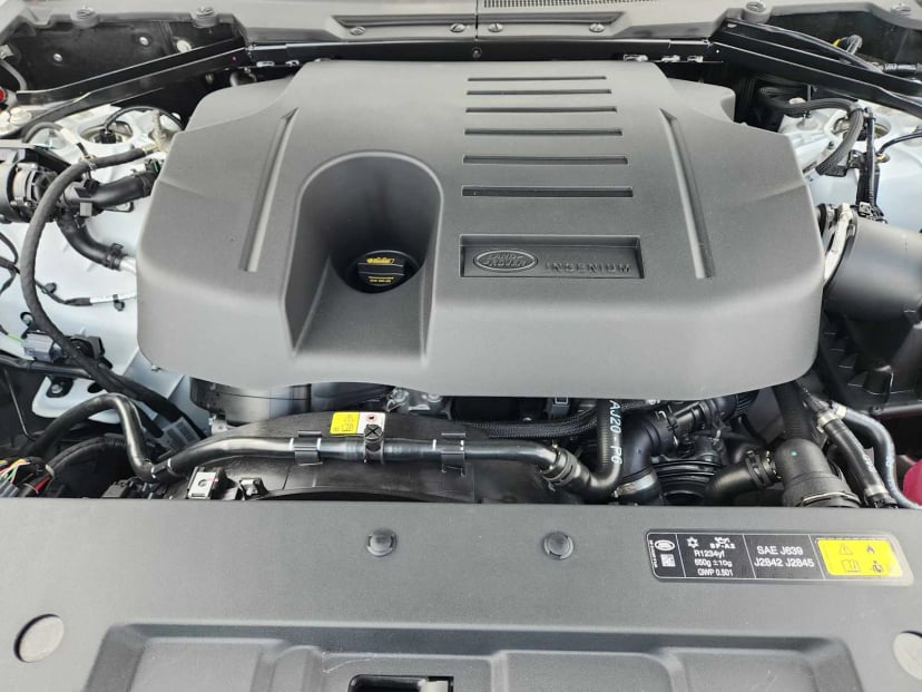 2026 LAND ROVER Defender 110 - Image 32