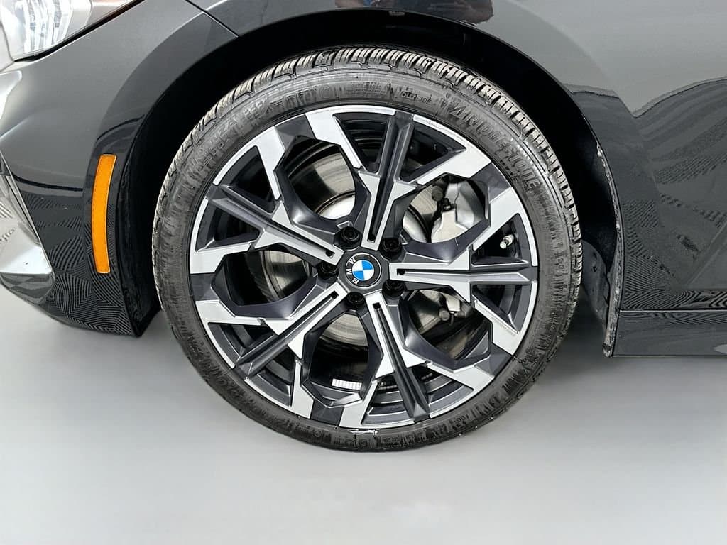 2025 BMW 3 Series - Image 32