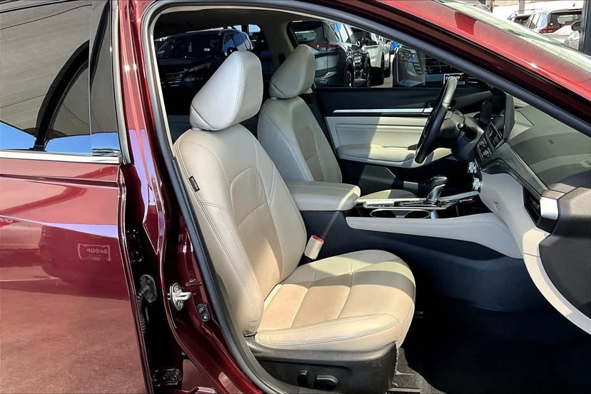 2023 Nissan Altima - Image 9