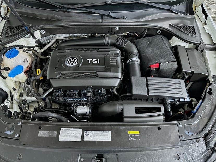 2017 Volkswagen Passat - Image 30