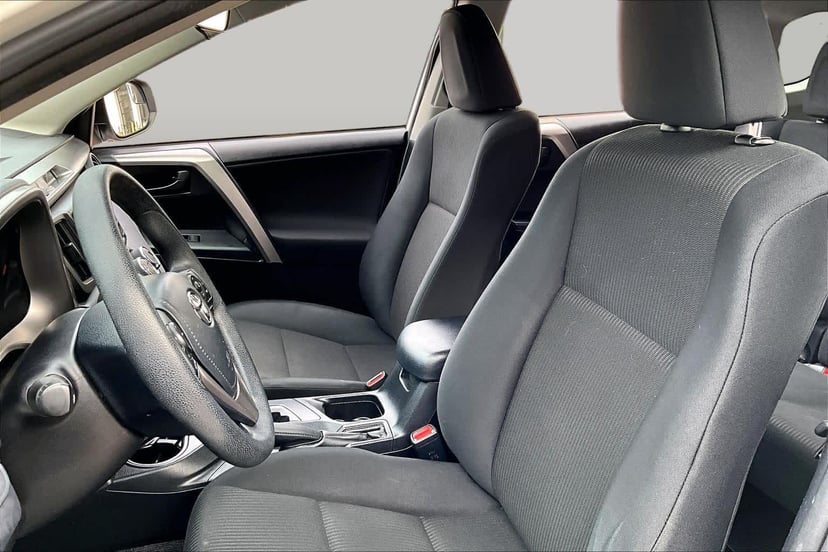 2017 Toyota RAV4 - Image 8