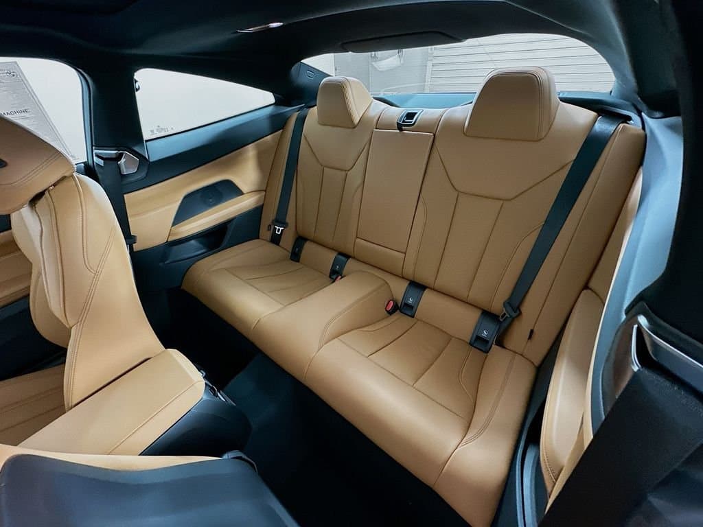 2025 BMW 4 Series - Image 17