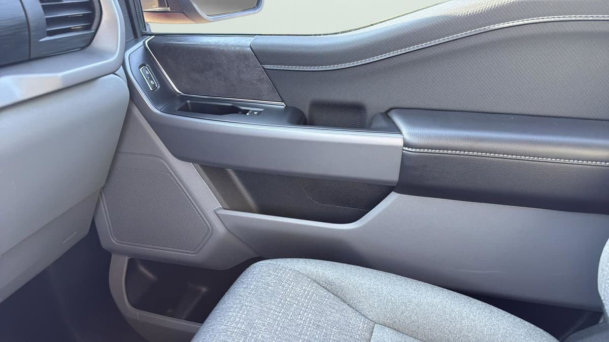 2025 Ford F-150 - Image 24