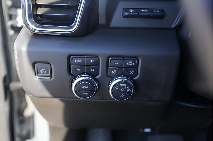 2023 GMC Sierra 1500 - Image 18