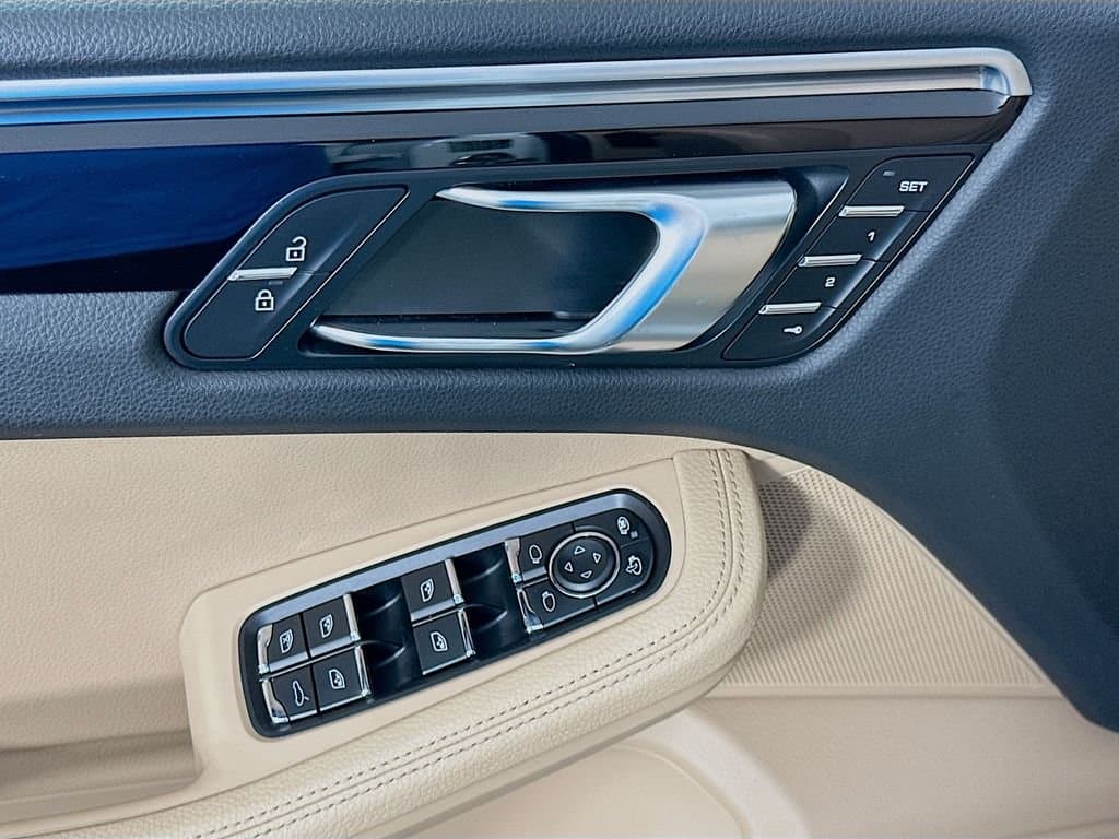 2020 Porsche Macan - Image 18