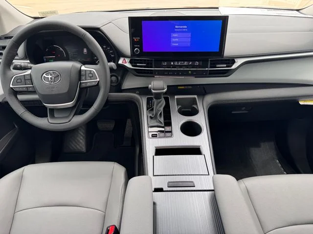 2026 Toyota Sienna - Image 18