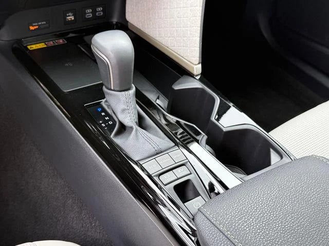 2025 Toyota Camry - Image 50