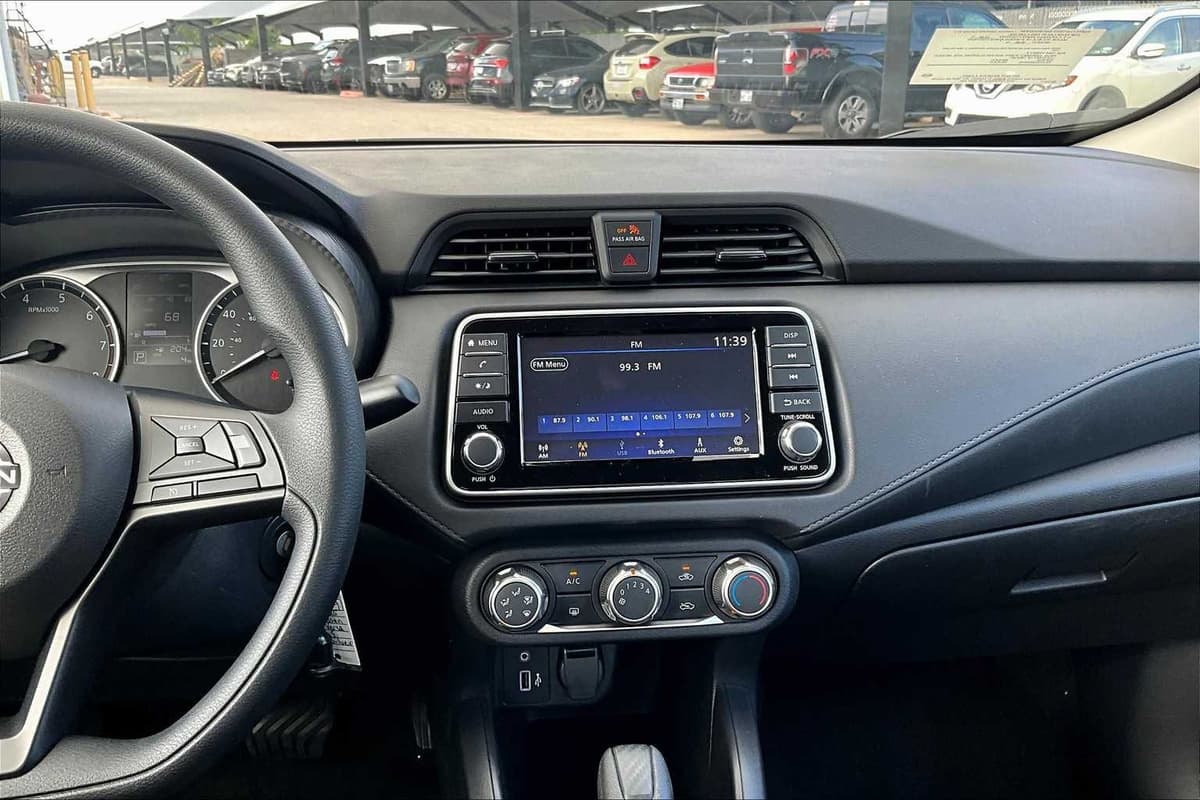 2025 Nissan Versa - Image 6