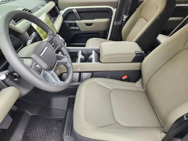 2026 Land Rover Defender 110 - Image 9