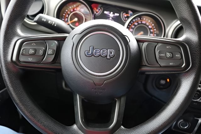 2022 Jeep Gladiator - Image 19