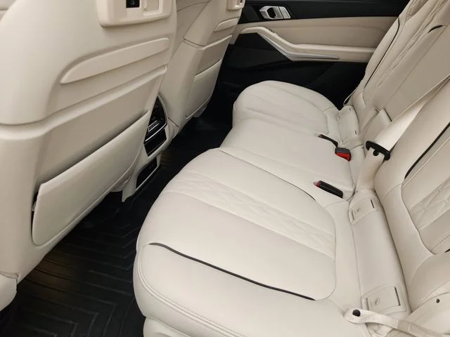 2022 BMW X7 - Image 29
