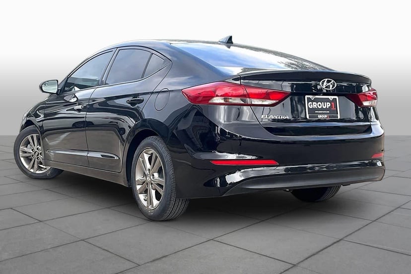 2017 Hyundai Elantra - Image 12