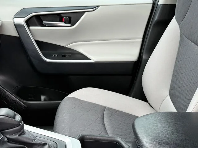2024 Toyota RAV4 - Image 9
