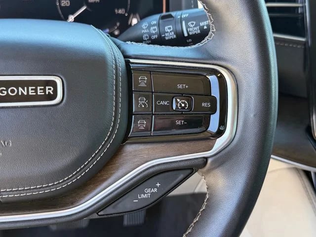 2023 Jeep Grand Wagoneer - Image 15