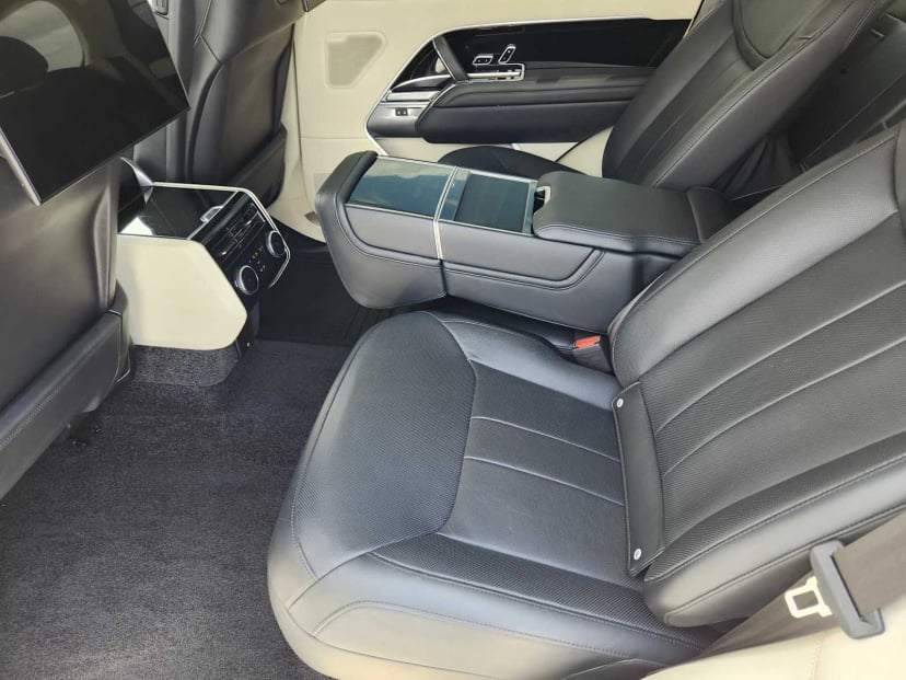 2023 Land Rover Range Rover - Image 27