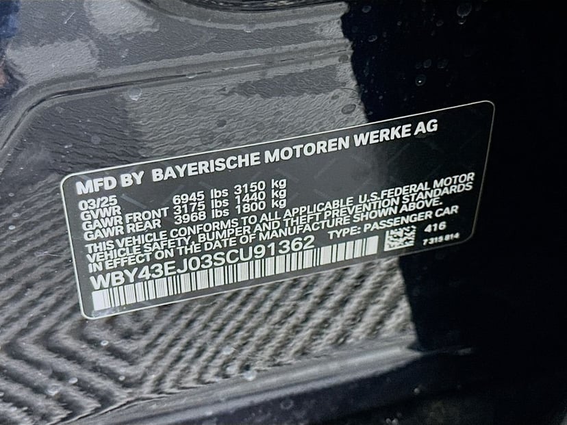2025 BMW i7 - Image 24