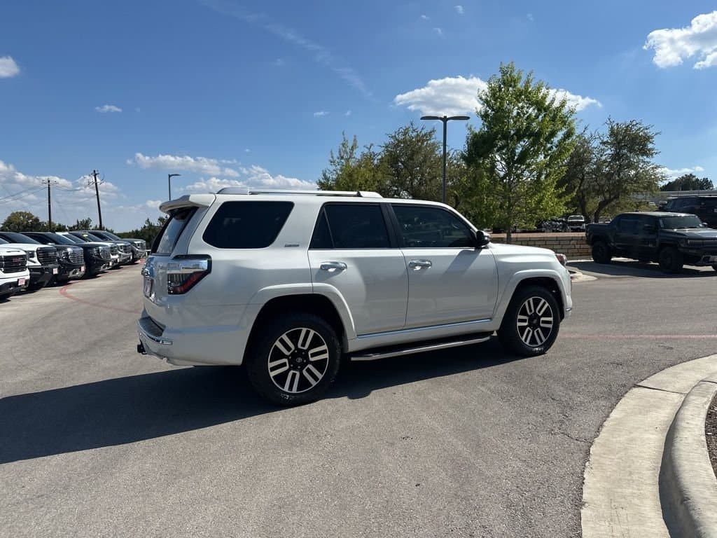 2020 Toyota 4Runner - Image 10