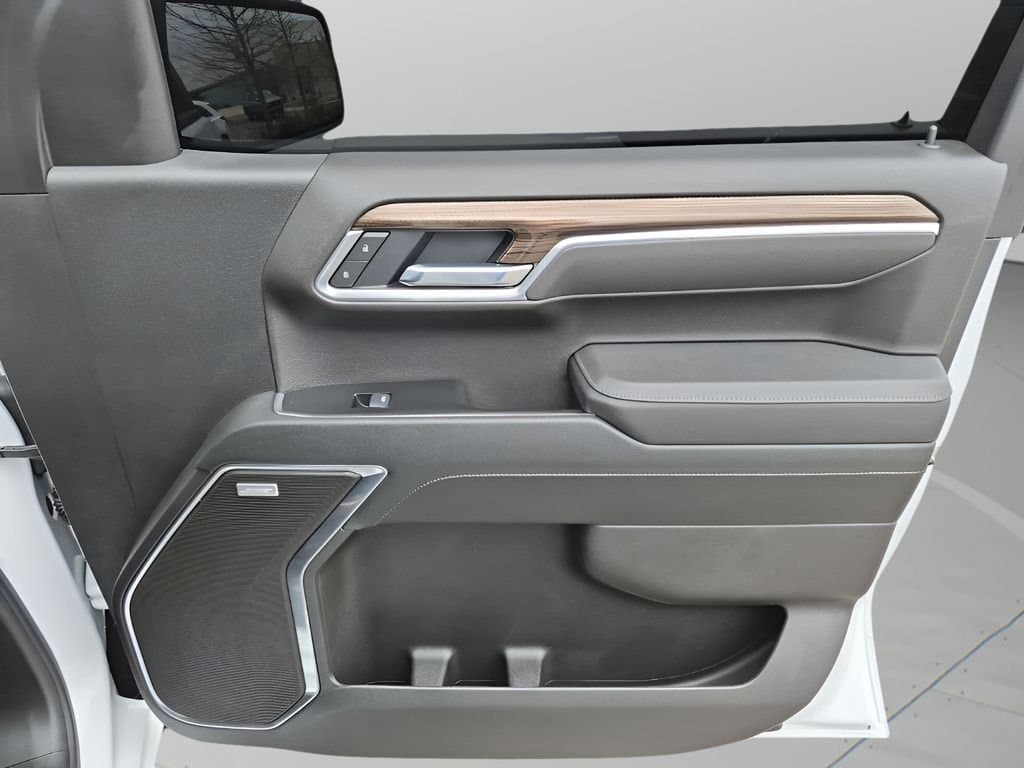 2025 Chevrolet Silverado 1500 - Image 13