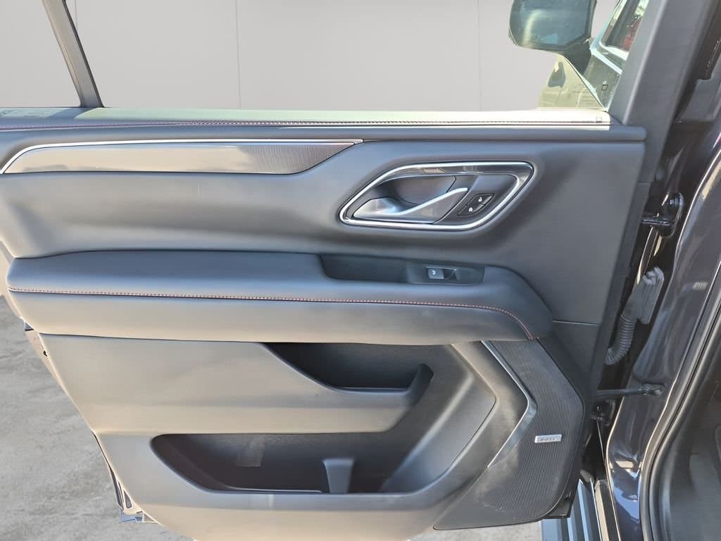 2022 Chevrolet Suburban - Image 17