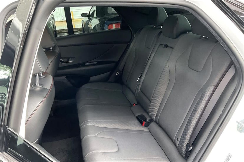 2022 Hyundai Elantra - Image 21