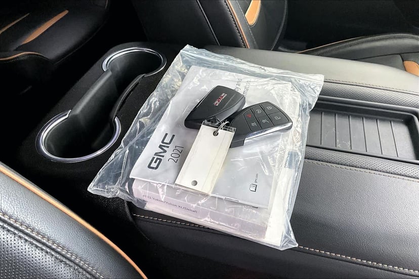 2021 GMC Yukon - Image 15