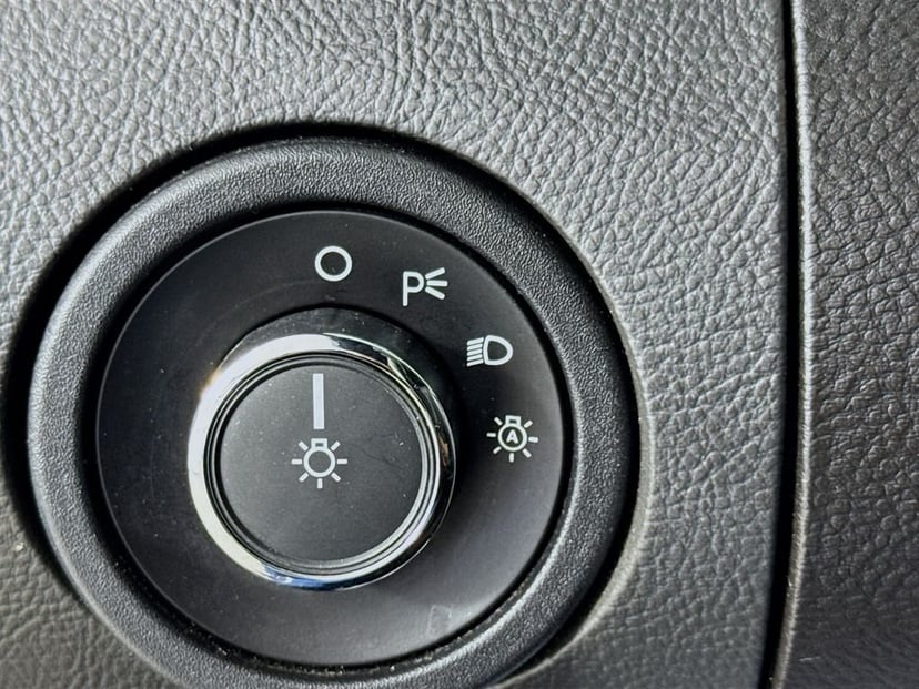 2013 Ford Taurus - Image 14