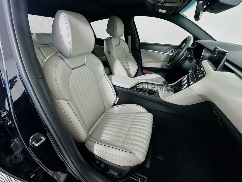 2023 Genesis G70 - Image 29