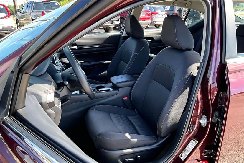 2025 Nissan Altima - Image 8