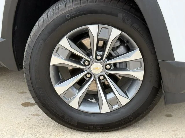 2025 Chevrolet Equinox - Image 2