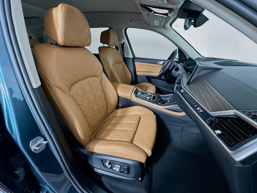 2024 BMW X7 - Image 30